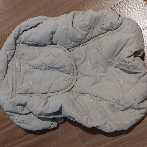 Easy brand carseat cover - Picture 1 of 3